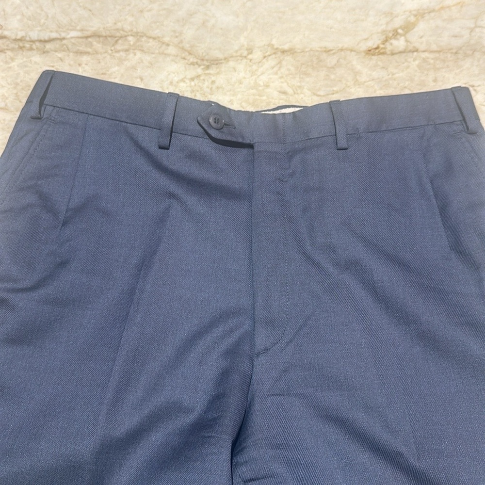Men’s blue Brioni dress pants sz 34 R inseam 31. Pleated. Excellent condition!